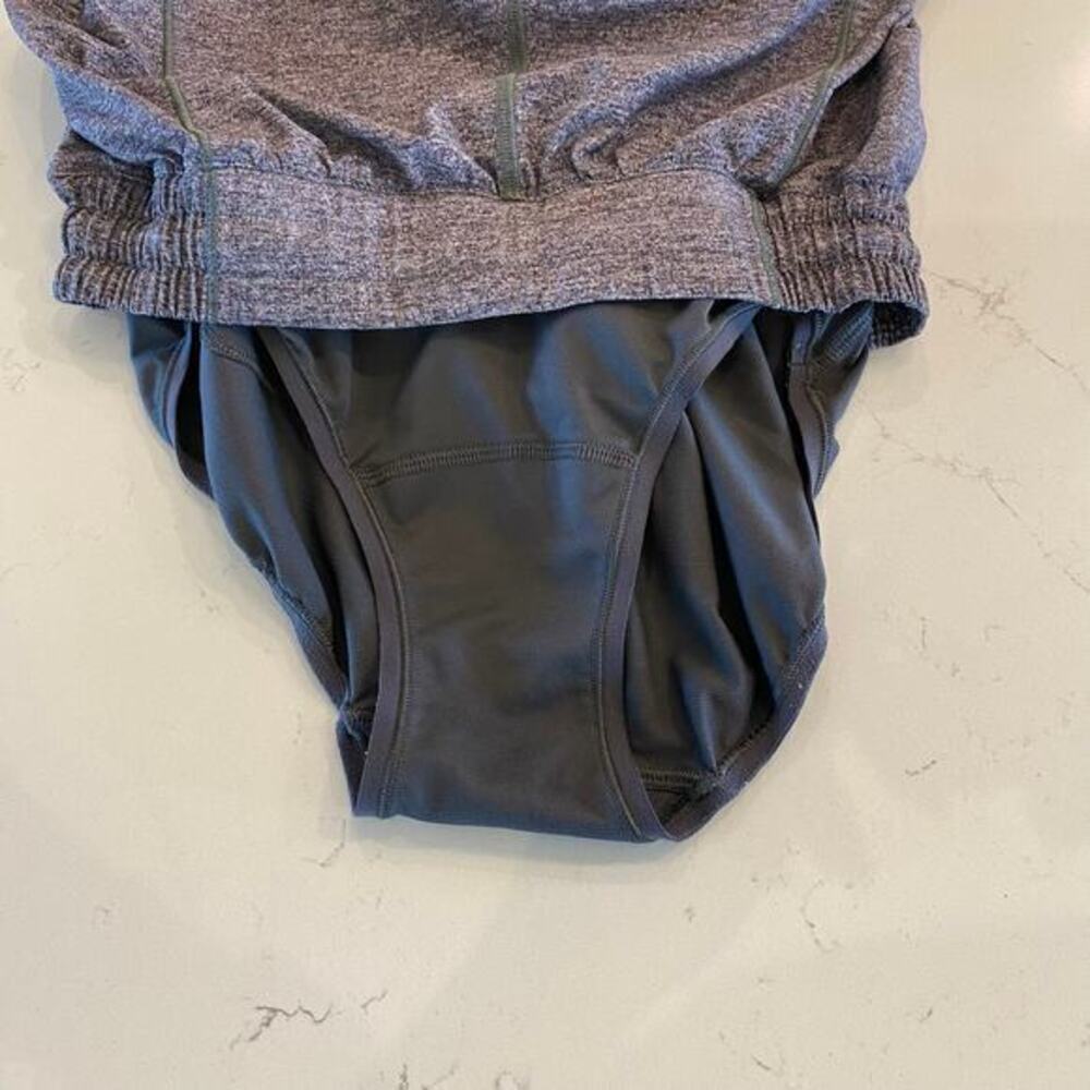 Lululemon Hotty Hot Short II Long 4" Size 6 Tall - Picture 7 of 7